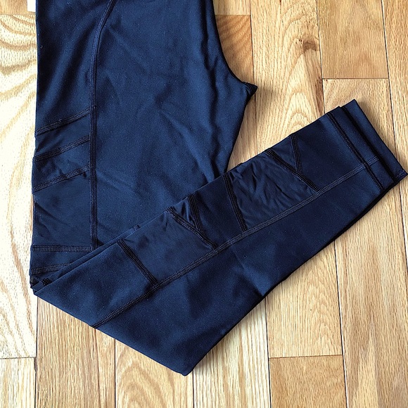 Victoria’s Secret Sport Knockout Tight with Mesh Band Details on Front - Picture 2 of 9